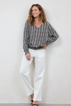 DiDi Blouse Kelly V-neck in black with Splendid print- Blouses