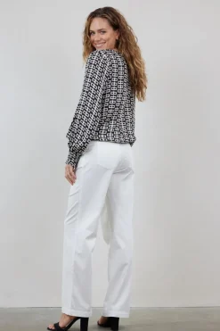 DiDi Blouse Kelly V-neck in black with Splendid print- Blouses