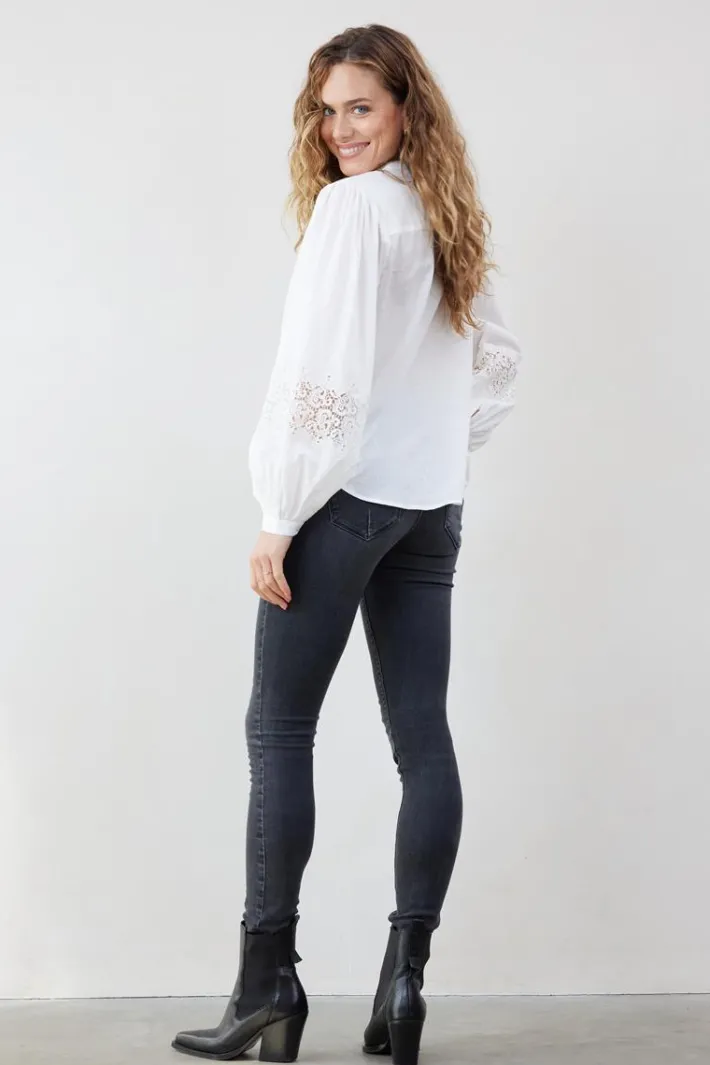 DiDi Blouse lace Delight in Offwhite- Blouses