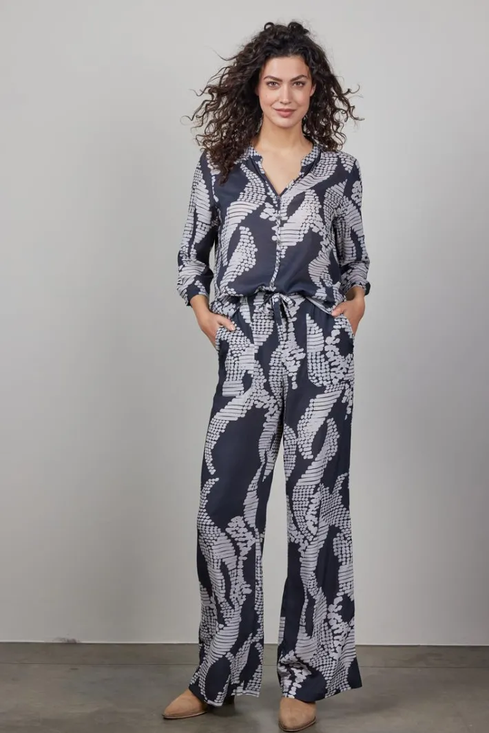 DiDi Blouse Livy in Darkblue met Dancing dots print- Blouses