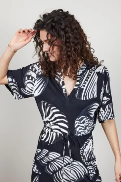 DiDi Dress Baily in Black with Shell Symphony XXL print- Jurken & Tunieken