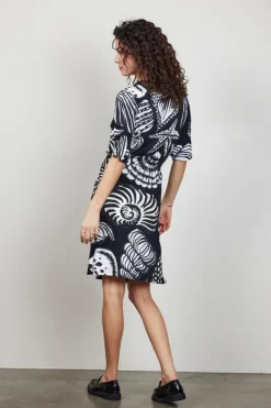 DiDi Dress Baily in Black with Shell Symphony XXL print- Jurken & Tunieken