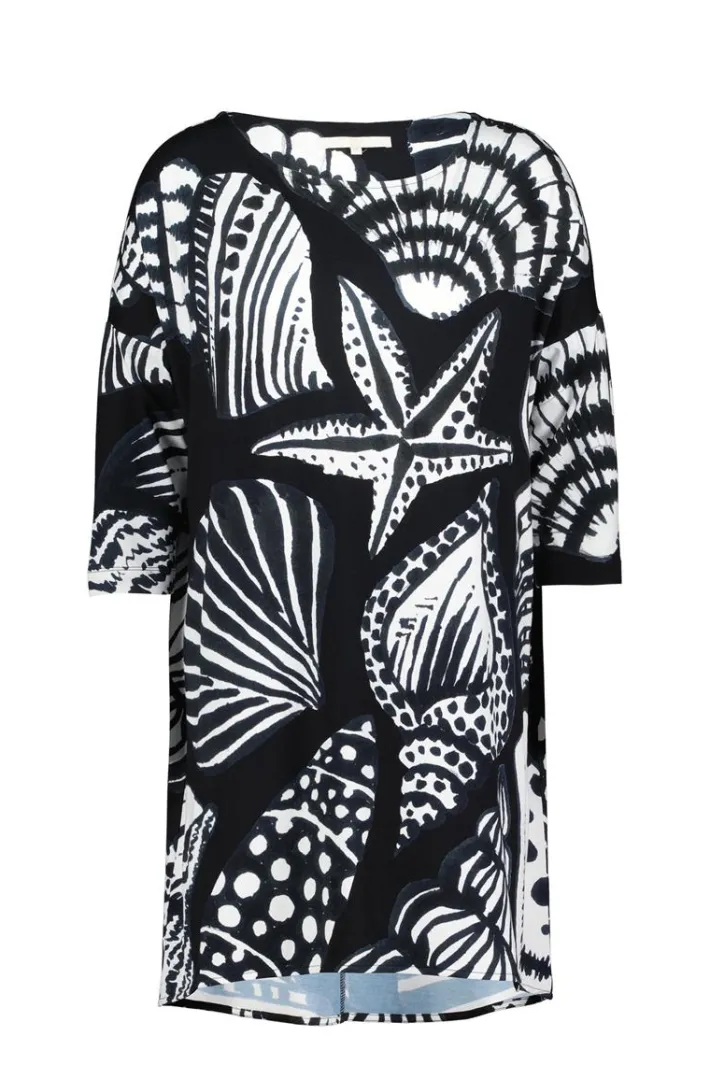 DiDi Easy loose dress in Black with Shell symphony print.- Jurken & Tunieken