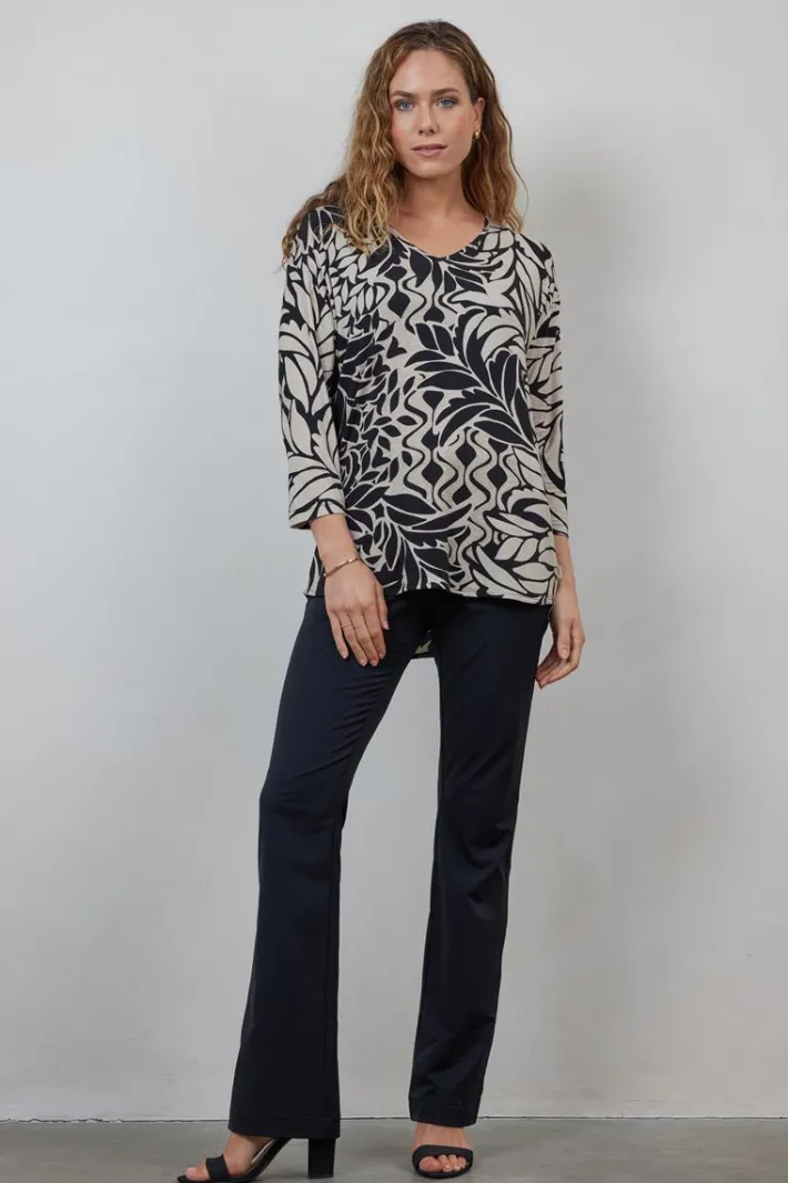 DiDi Fancy V-tee in black with Oasis print- T-shirts & Tops