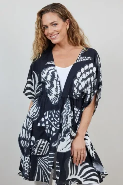 DiDi Kaftan Yassina in Black with Shell symphony XXL print- Kaftans En Kimonos | Jurken & Tunieken