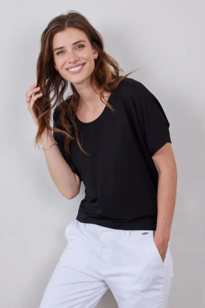 DiDi Loose tee Flow in zwart- Basics | T-shirts & Tops