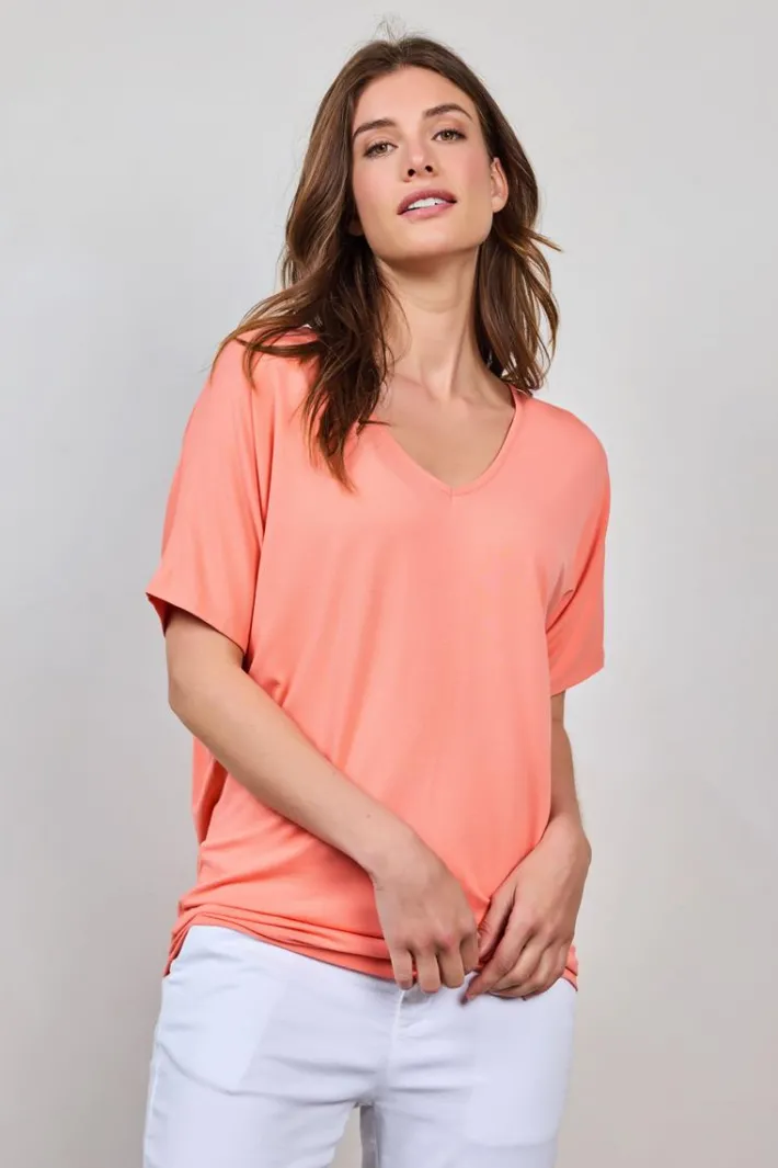DiDi Loose V-tee Faye in Desert Flower- Basics | T-shirts & Tops