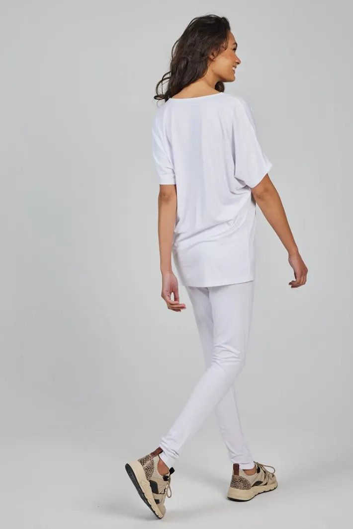 DiDi Loose V-tee Faye in Wit- Basics | T-shirts & Tops