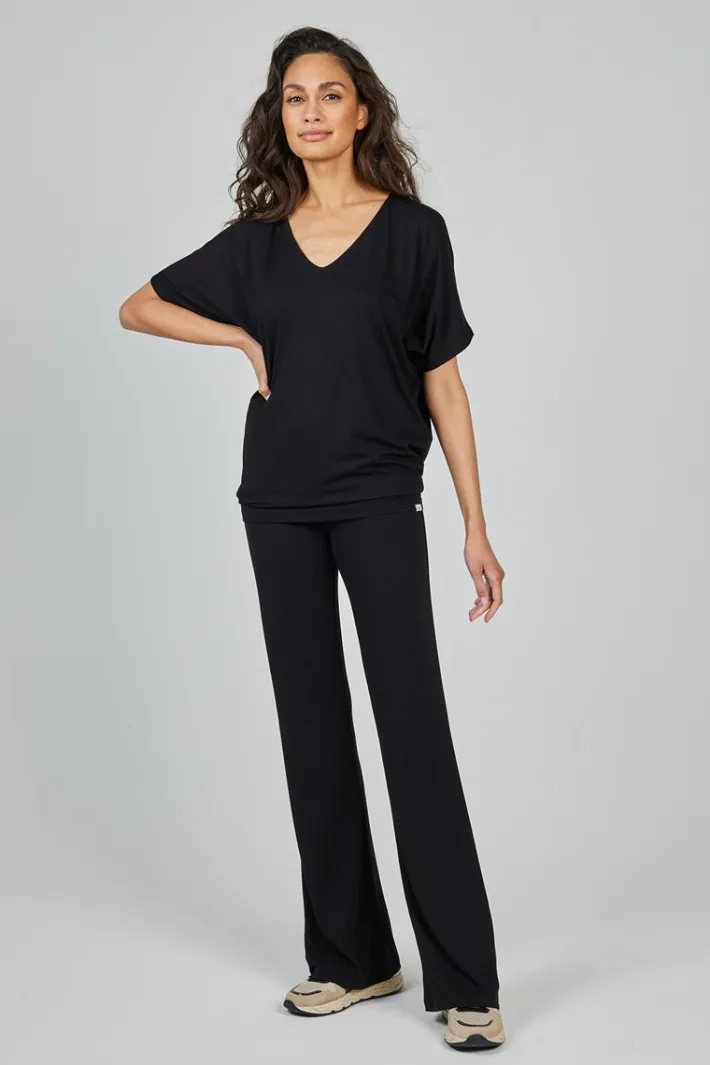 DiDi Loose V-tee Faye in Zwart- Basics | T-shirts & Tops