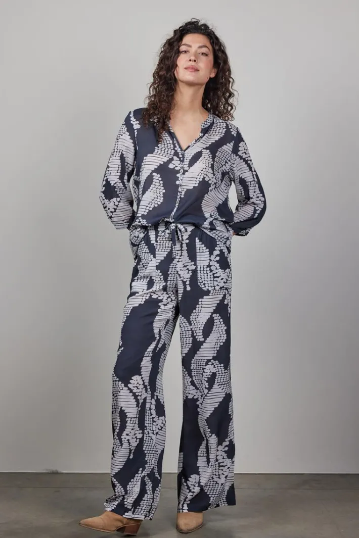 DiDi Printed pants Breezer in Darkblue met Dancing dots print- Lange Broeken