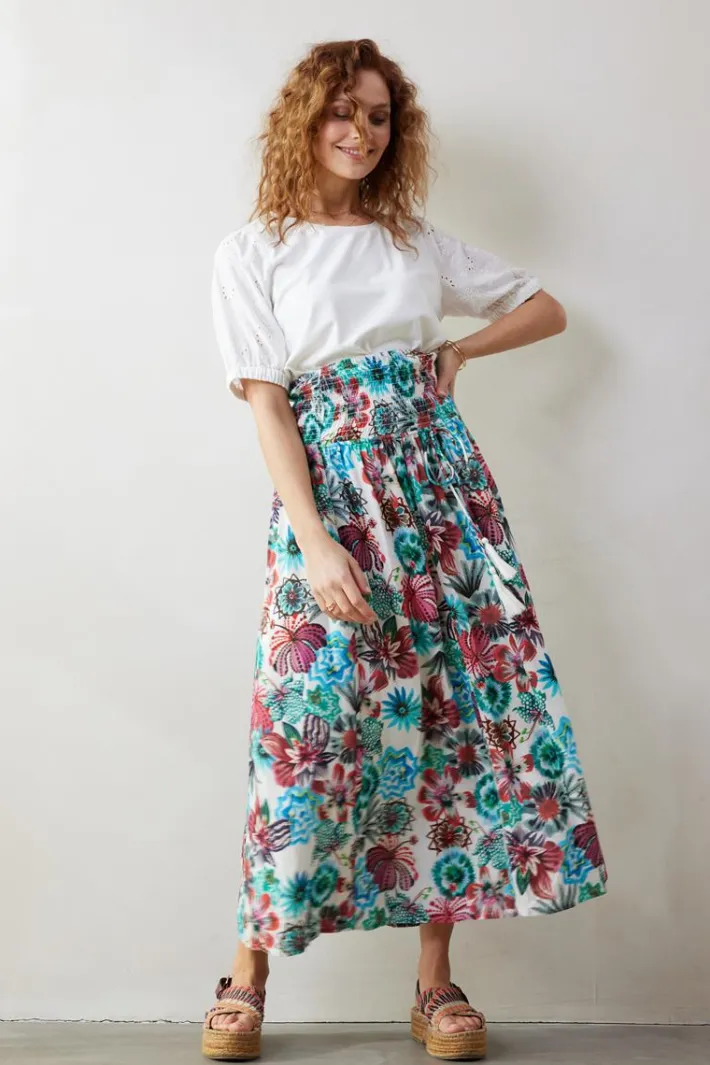 DiDi Smocked skirt Magic in Offwhite with Floral Medley print- Rokken
