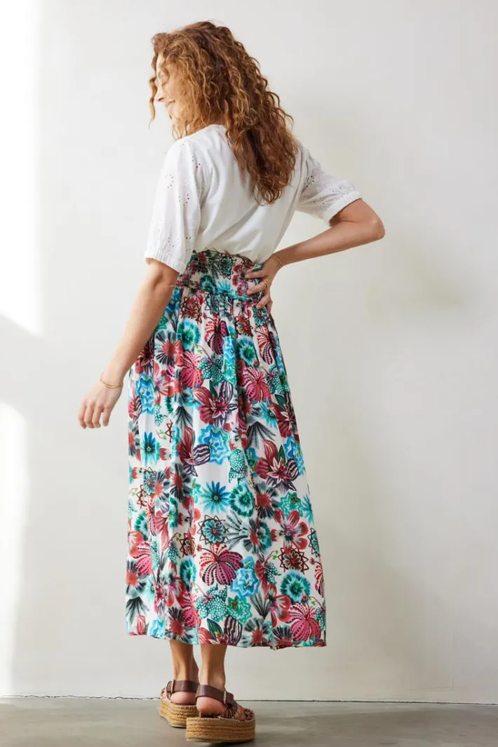 DiDi Smocked skirt Magic in Offwhite with Floral Medley print- Rokken