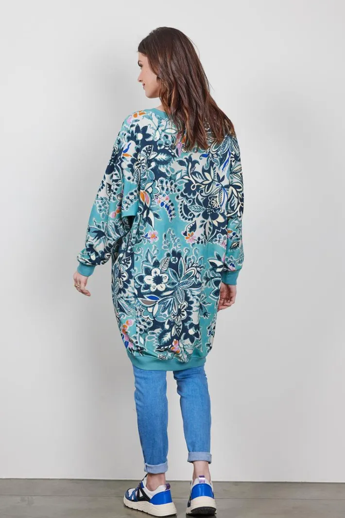 DiDi Sweat dress Lou in licht groen met Flora Fantasy print- Truien & Vesten | Sweaters