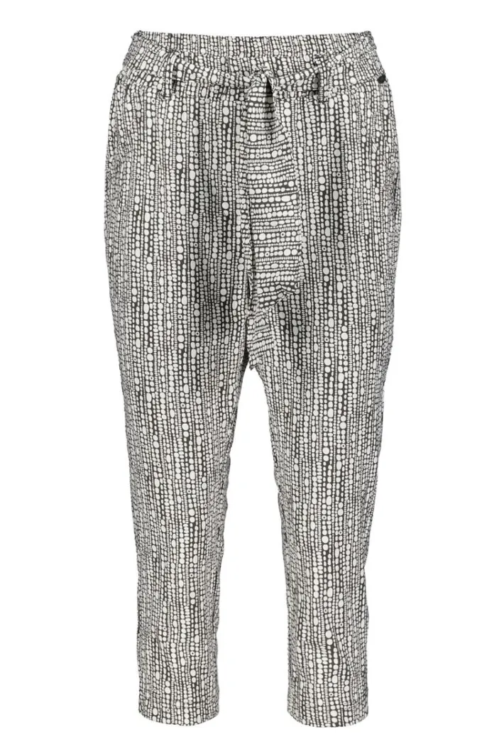 DiDi Travel capri Journal in Dark shadow with offwhite Dots in a row print- Travel | Korte Broeken