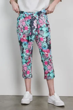 DiDi Travel capri Journal print in dark shadow with Floral medley print- Travel | Korte Broeken