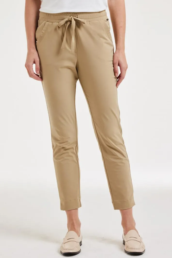 DiDi Travel pants Dakota Kelp sand- Travel | Lange Broeken
