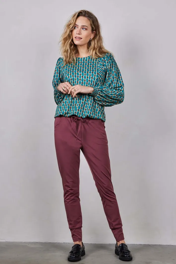 DiDi Travel pants Flying in de kleur mahogany- Travel | Lange Broeken
